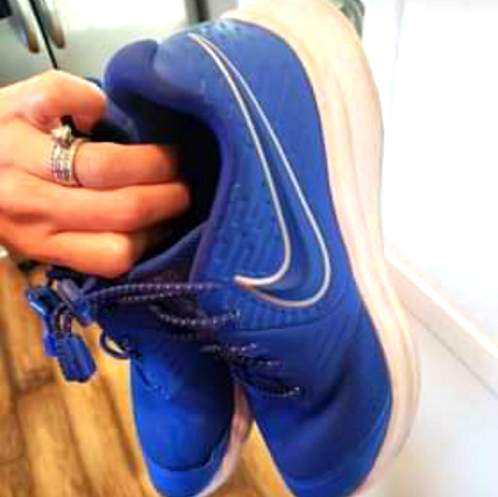 Nike youth shoes size 5